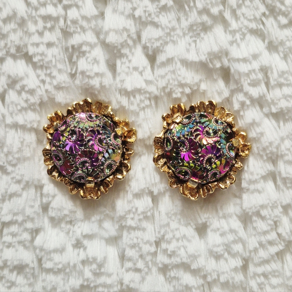Vintage Elizabeth Morrey Aurora Borealis Pressed Glass Clip On Earrings